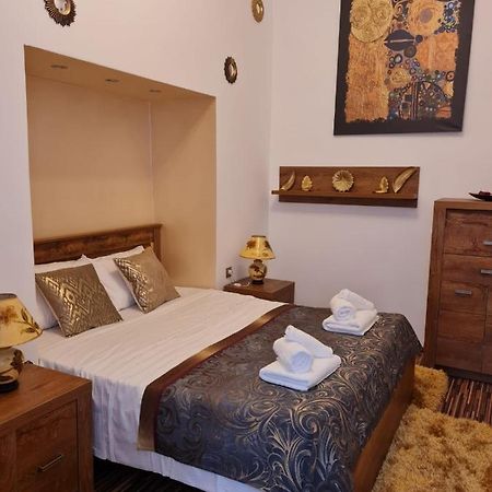 City Home Bukares Bagian luar foto