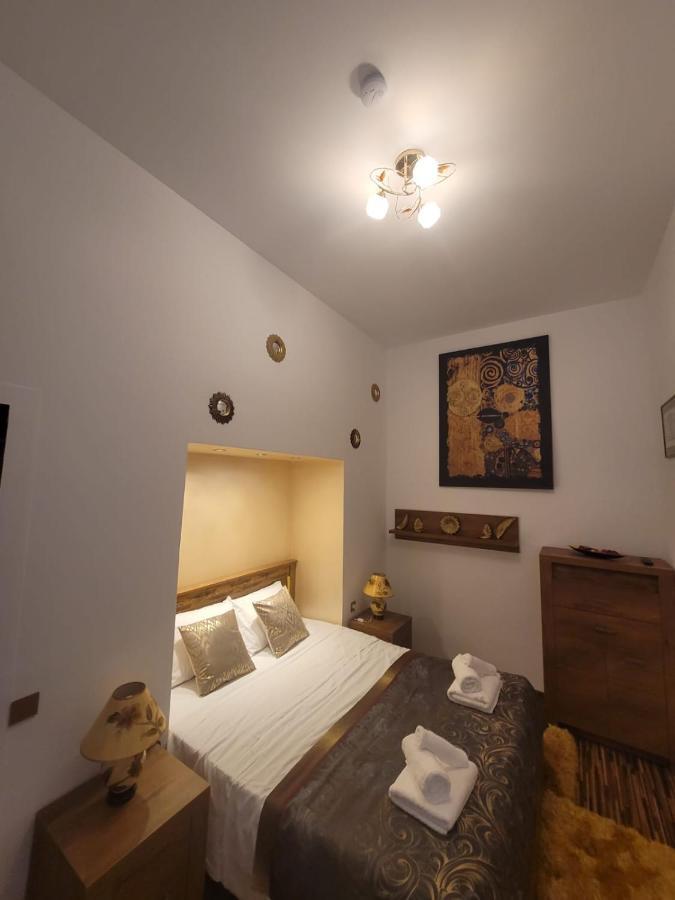 City Home Bukares Bagian luar foto