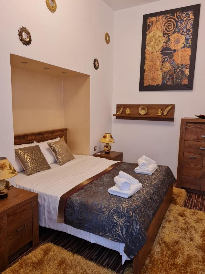 City Home Bukares Bagian luar foto