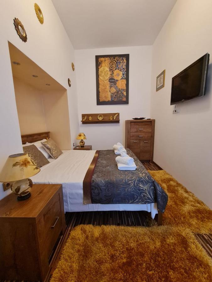 City Home Bukares Bagian luar foto