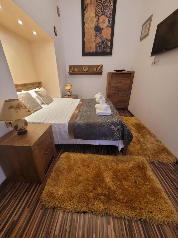 City Home Bukares Bagian luar foto