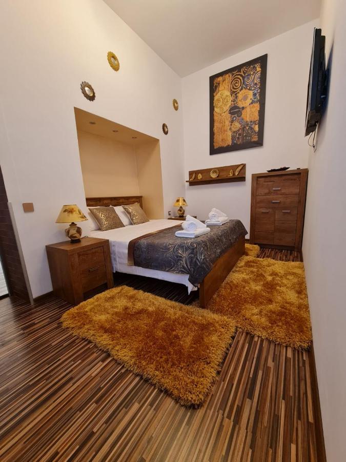 City Home Bukares Bagian luar foto